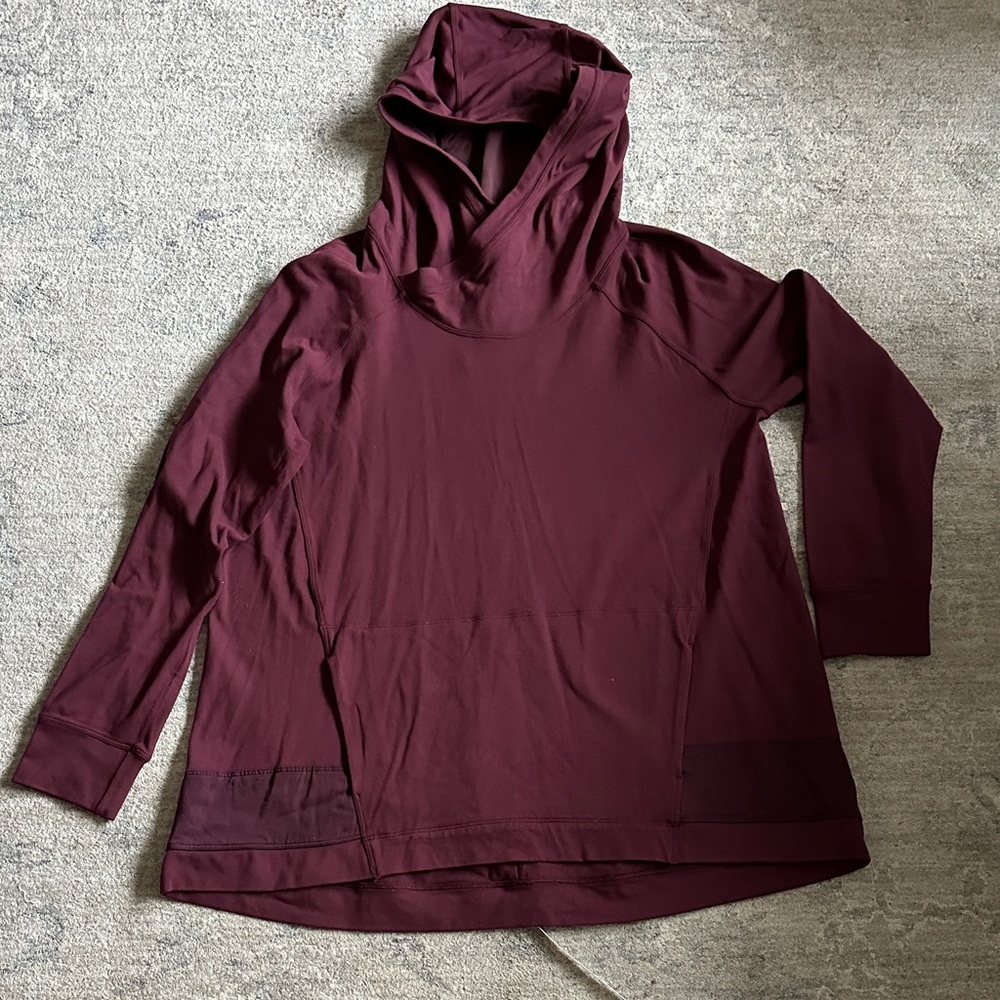 Lululemon women’s pullover hoodie
Size 10
Color garnet